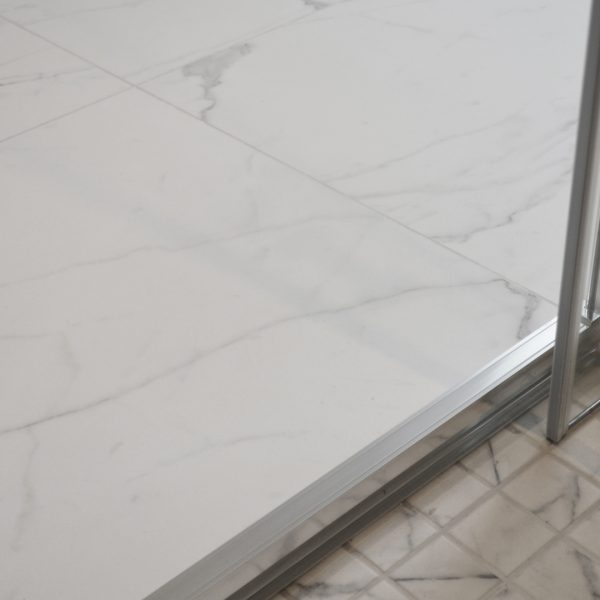 detail salle d'eau paroi de douche