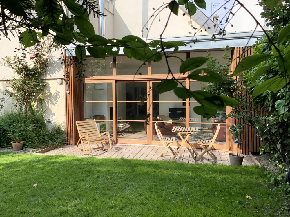 jardin baie vitrée bois